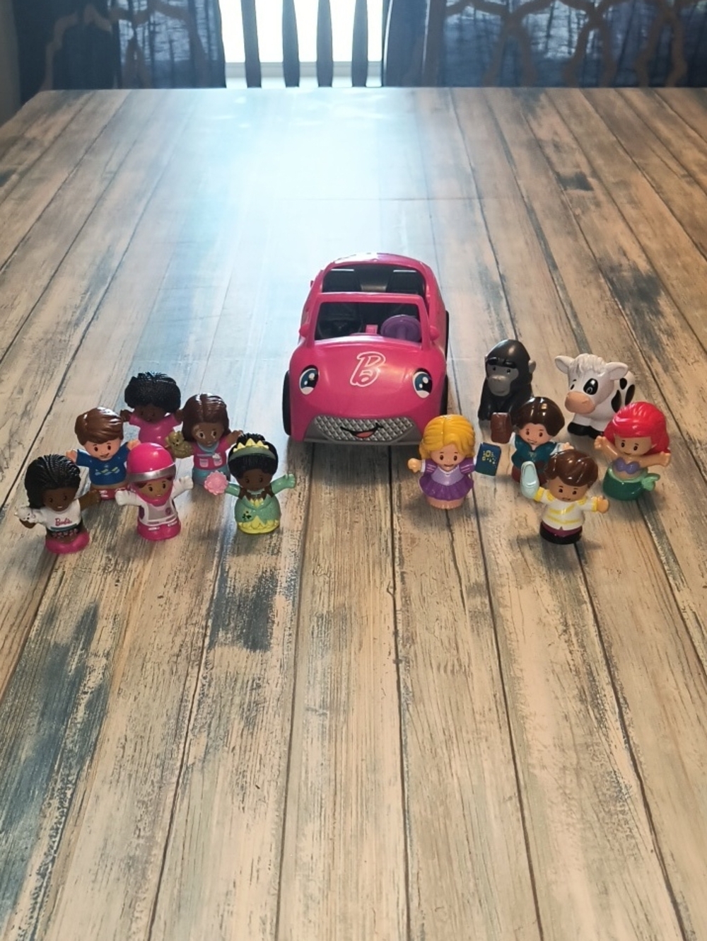 Little People Lot Of 12 Figures And 1 Barbie Car